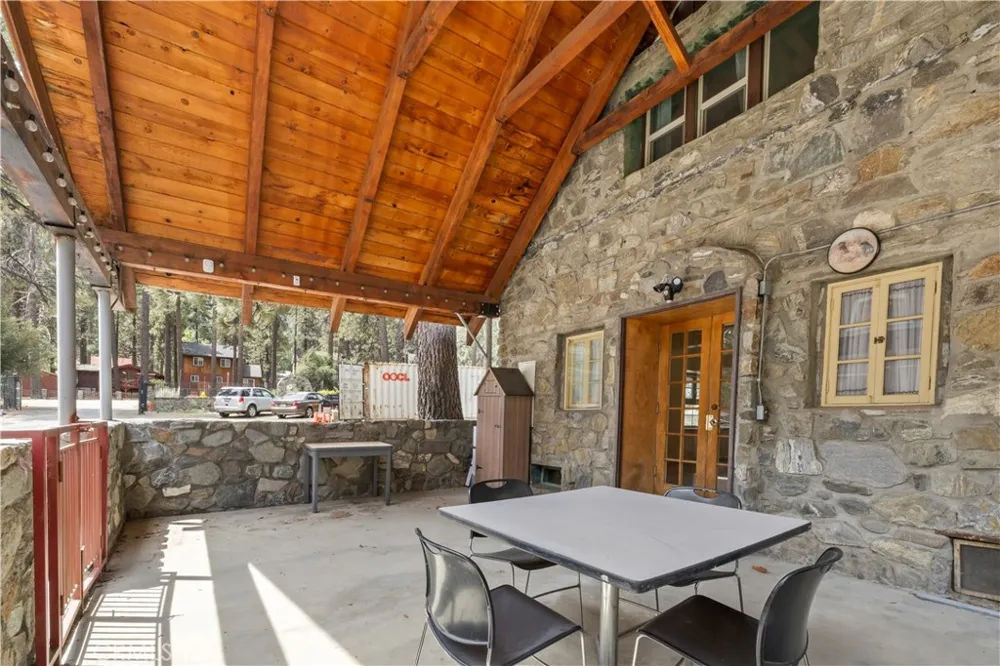 1576 State Highway 2 Wrightwood, CA 92397