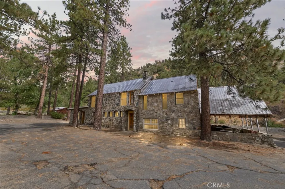 1576 State Highway 2 Wrightwood, CA 92397