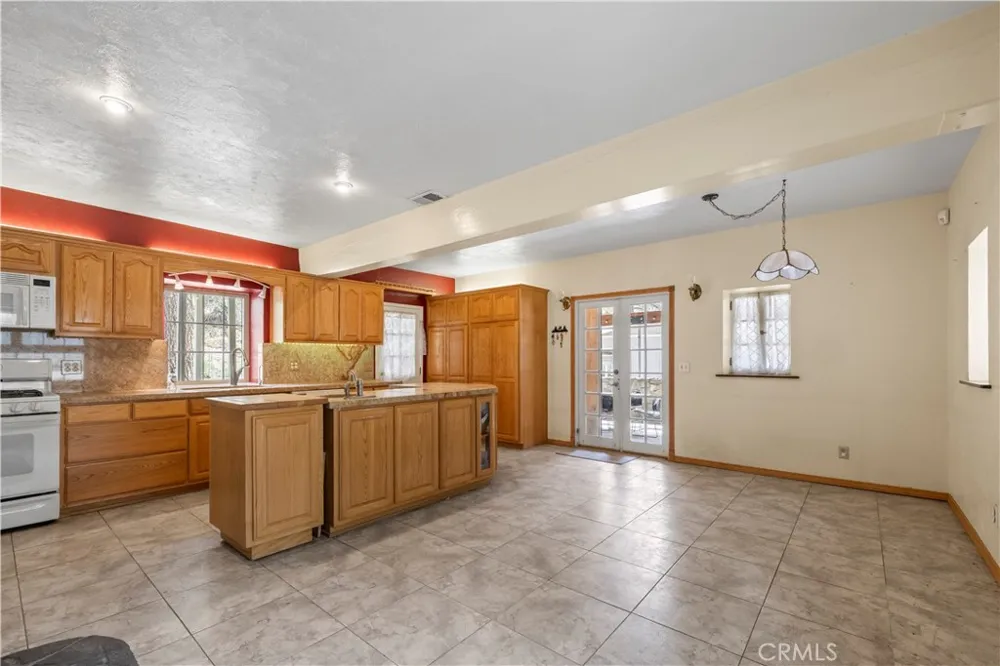 1576 State Highway 2 Wrightwood, CA 92397