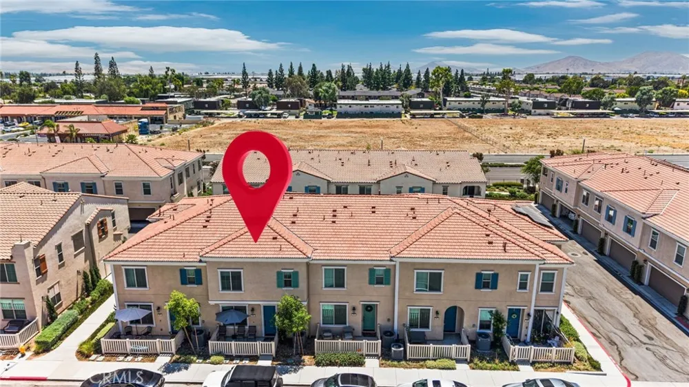963 W Clover Avenue Rialto, CA 92376