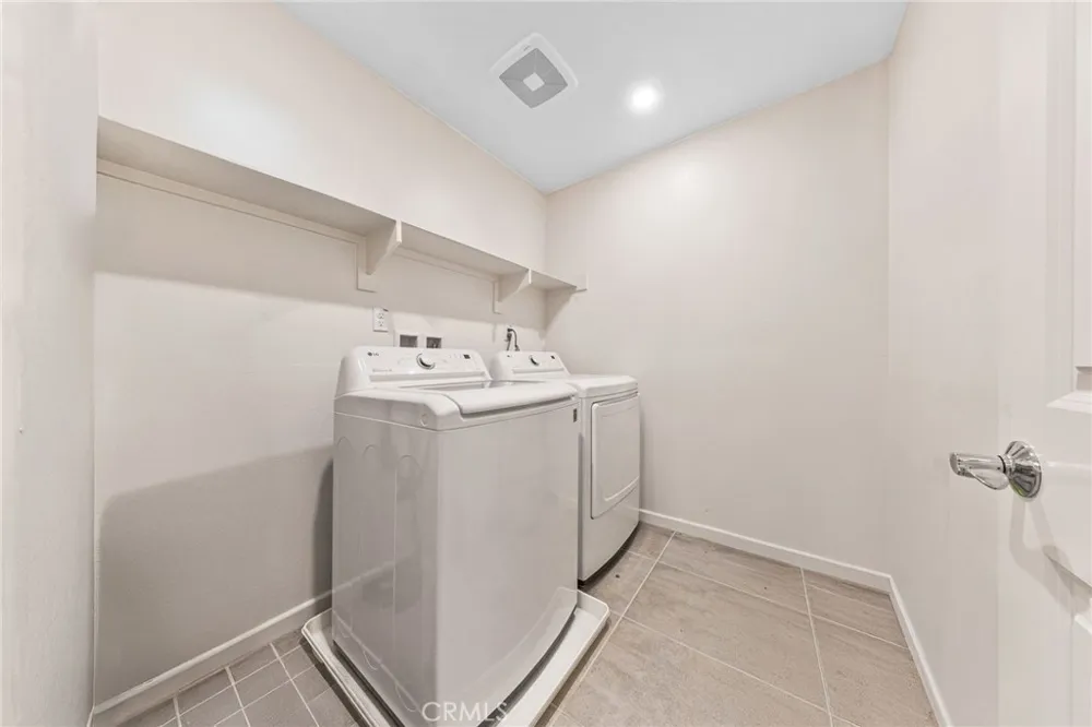 963 W Clover Avenue Rialto, CA 92376