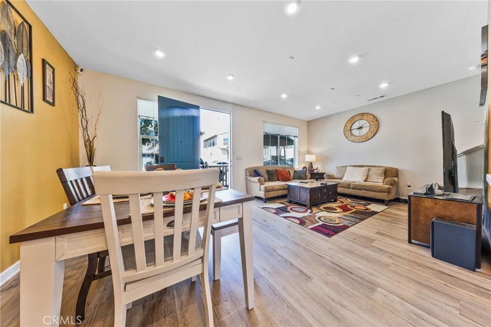 963 W Clover Avenue Rialto, CA 92376