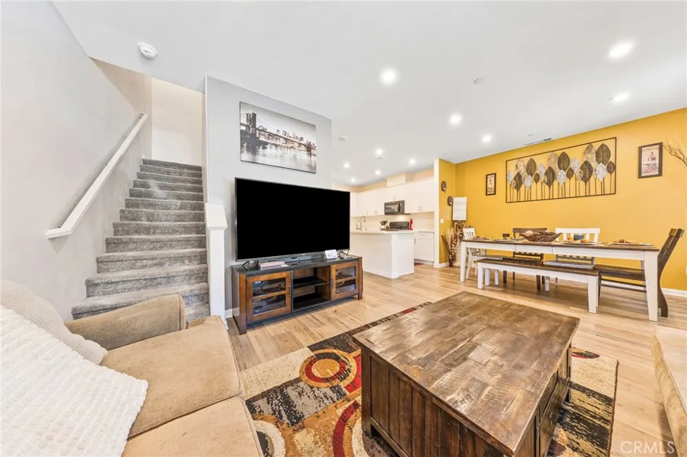 963 W Clover Avenue Rialto, CA 92376