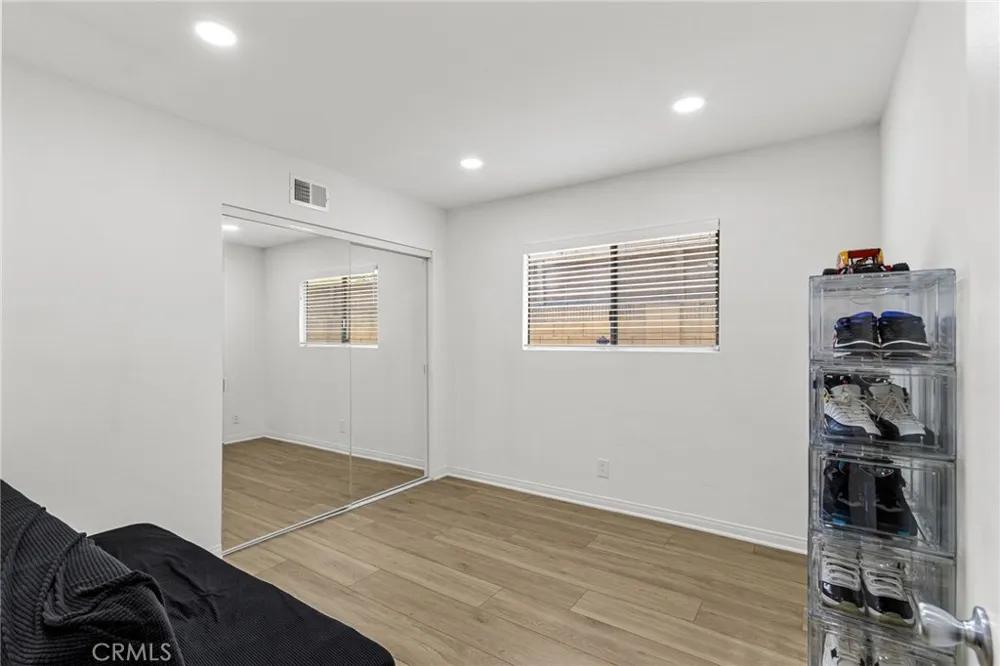 11736 215th Lakewood, CA 90715