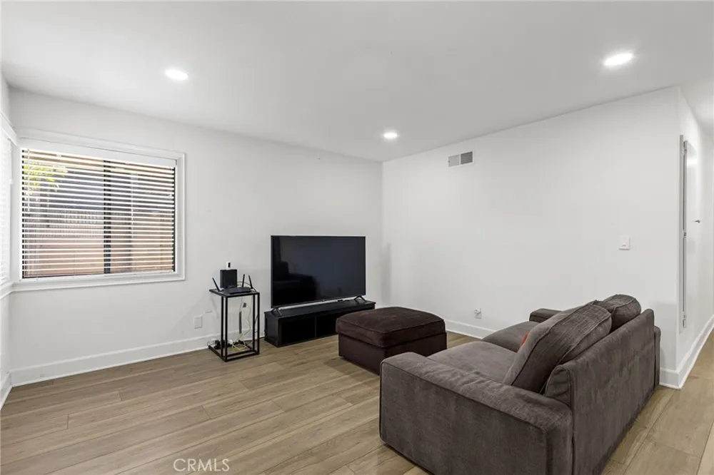 11736 215th Lakewood, CA 90715