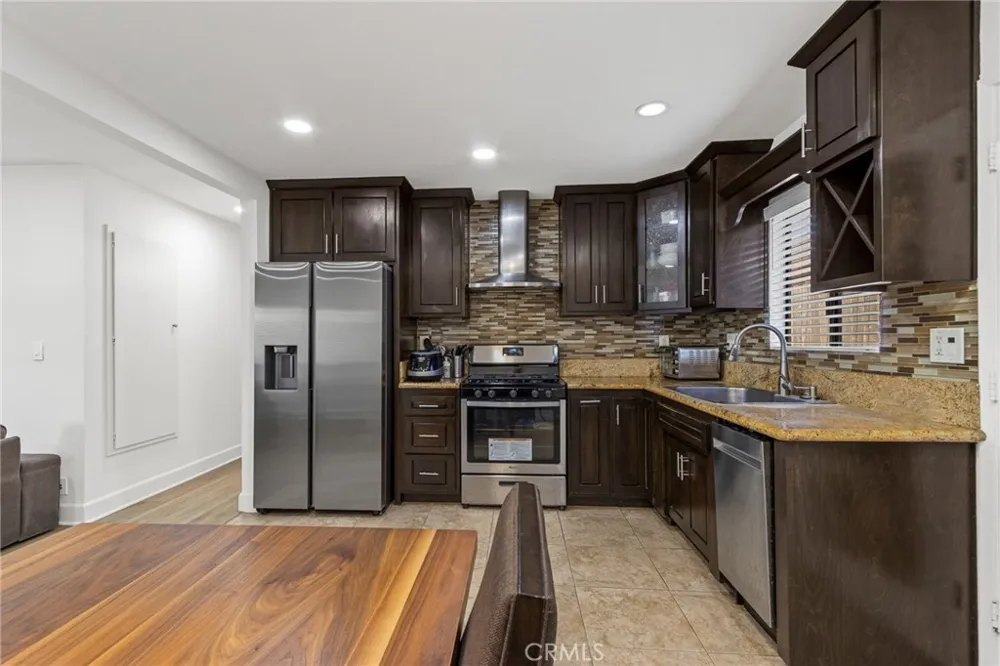 11736 215th Lakewood, CA 90715