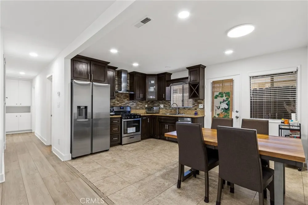 11736 215th Lakewood, CA 90715