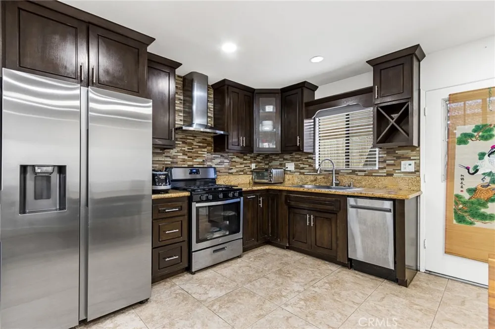 11736 215th Lakewood, CA 90715