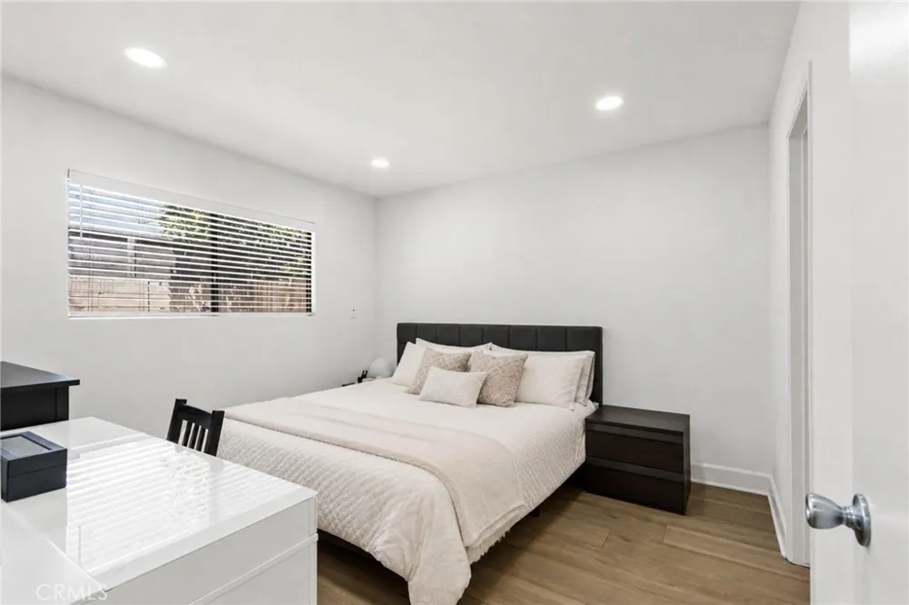 11736 215th Lakewood, CA 90715