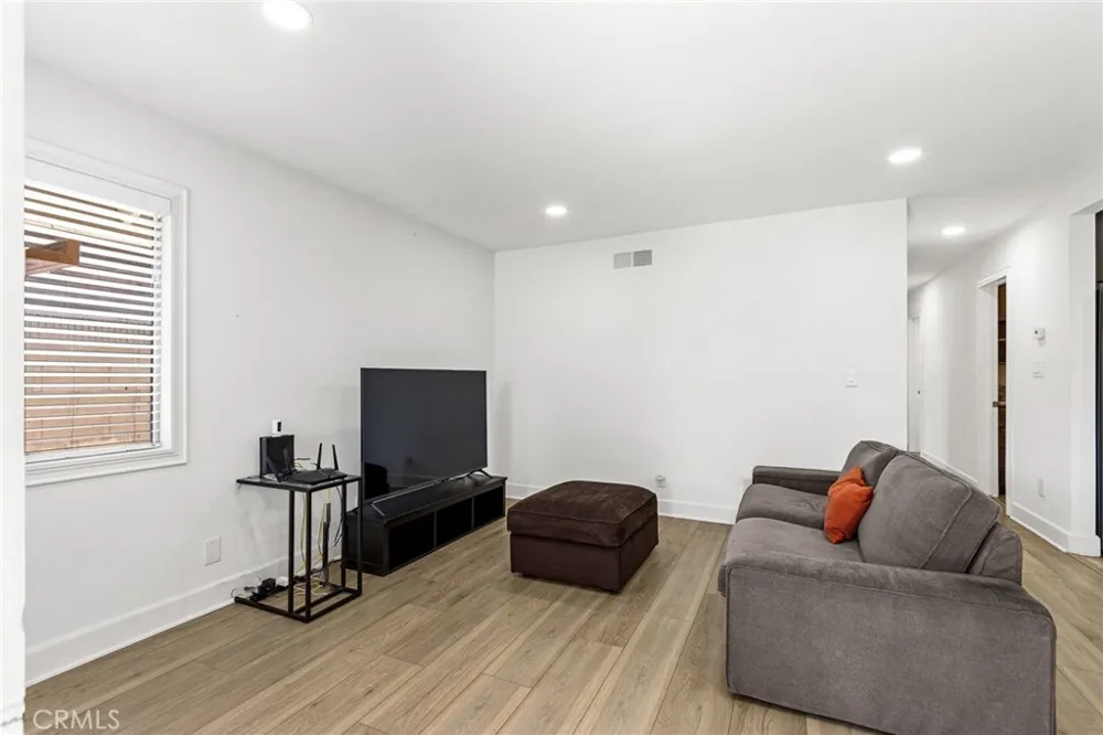 11736 215th Lakewood, CA 90715