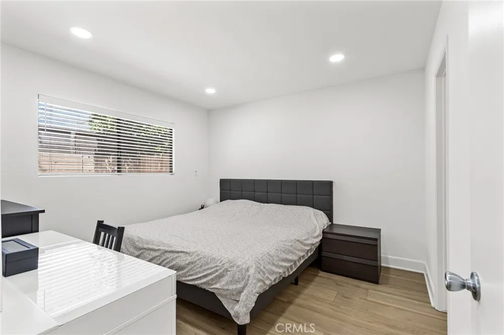 11736 215th Lakewood, CA 90715