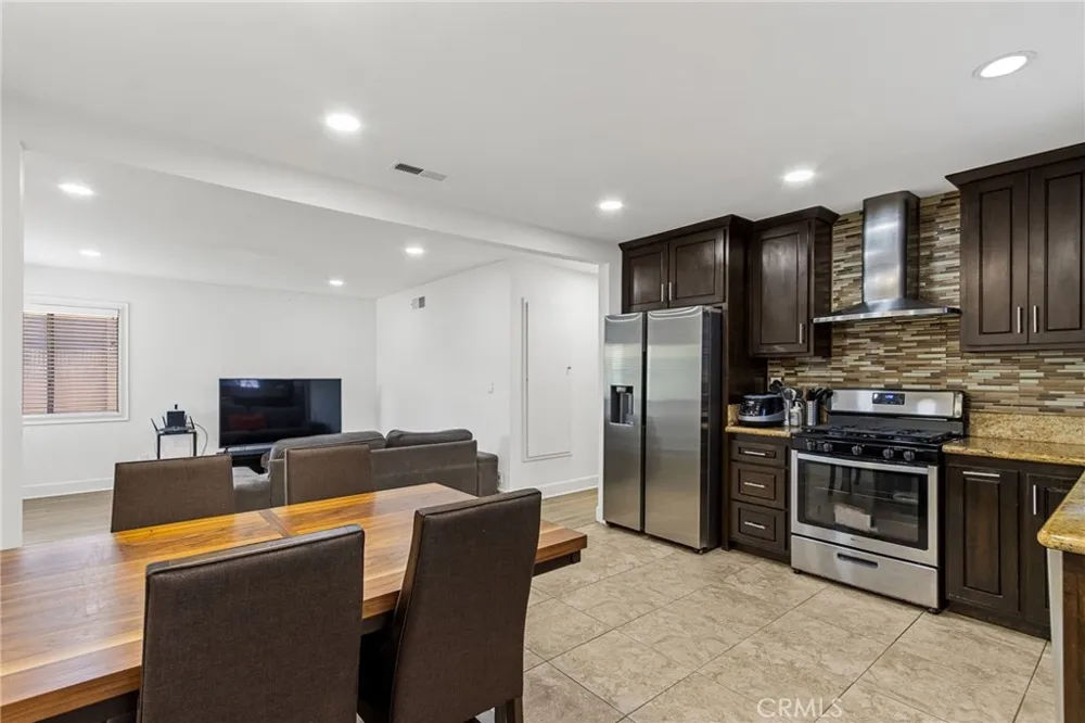 11736 215th Lakewood, CA 90715