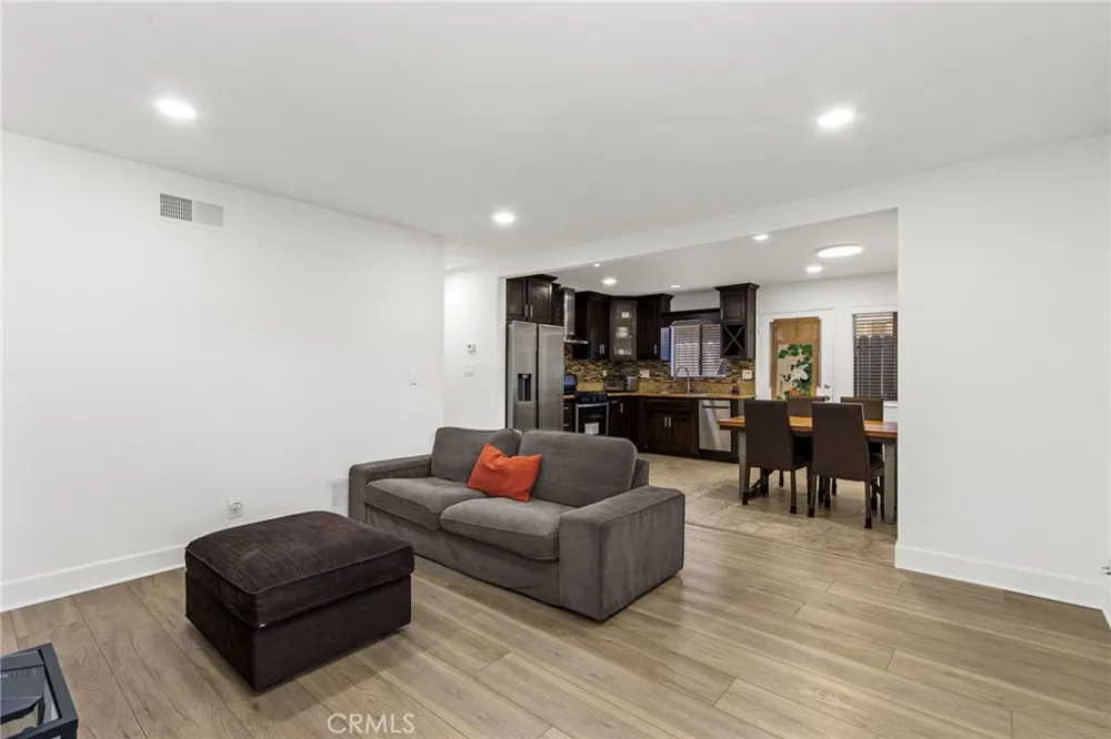 11736 215th Lakewood, CA 90715
