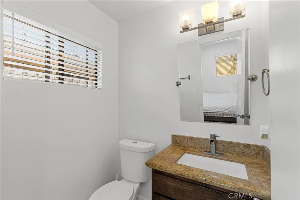 11736 215th Lakewood, CA 90715