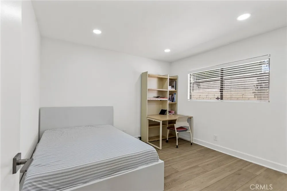 11736 215th Lakewood, CA 90715