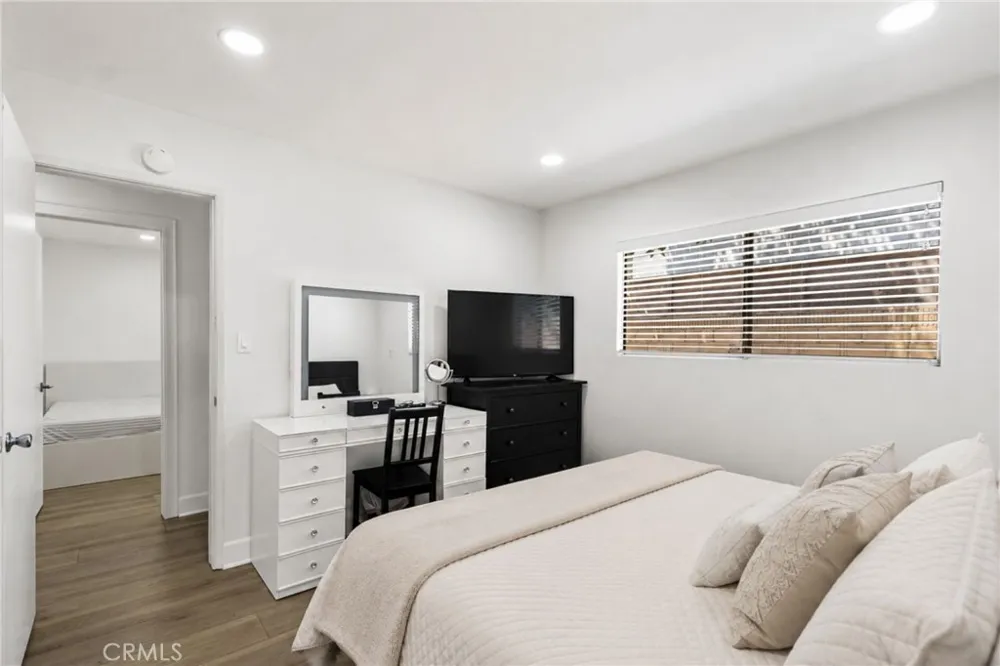 11736 215th Lakewood, CA 90715