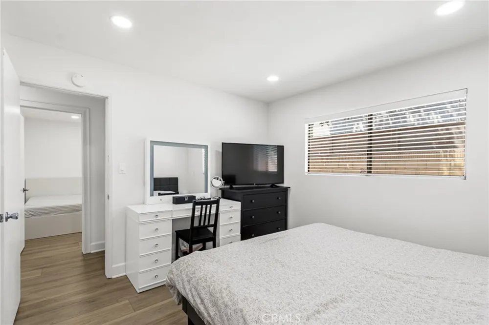 11736 215th Lakewood, CA 90715