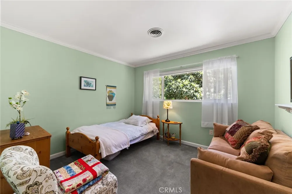 2449 Euclid Cres E Upland, CA 91784