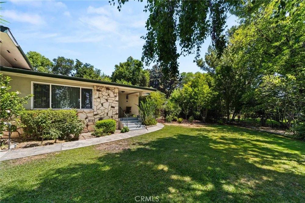 2449 Euclid Cres E Upland, CA 91784