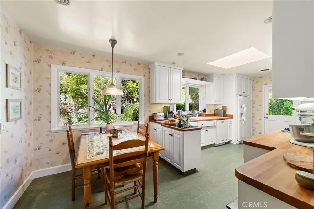 2449 Euclid Cres E Upland, CA 91784