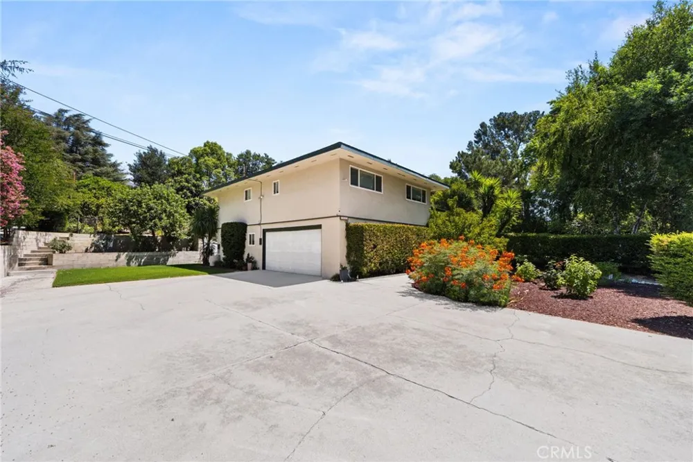 2449 Euclid Cres E Upland, CA 91784