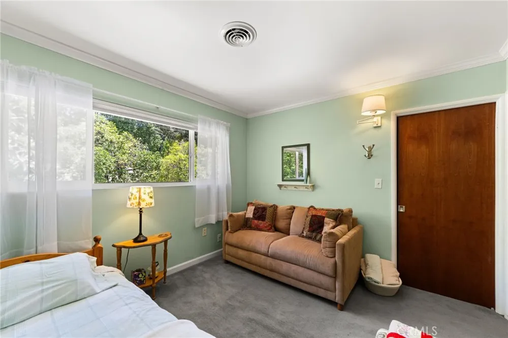 2449 Euclid Cres E Upland, CA 91784