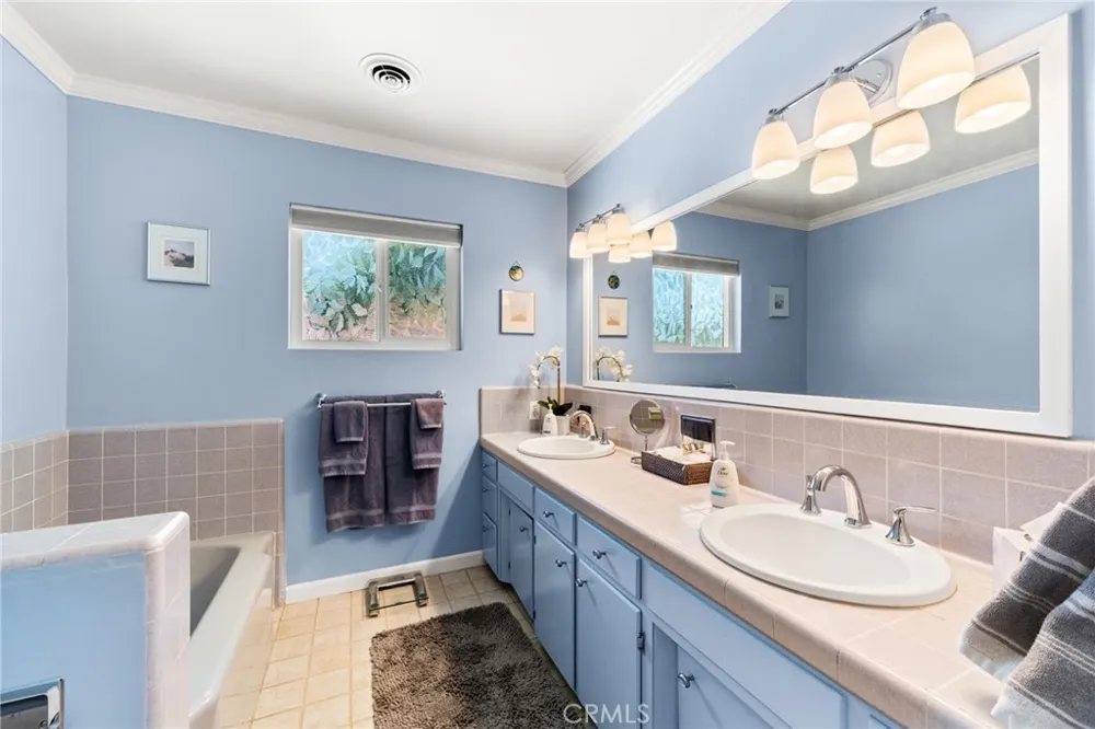 2449 Euclid Cres E Upland, CA 91784