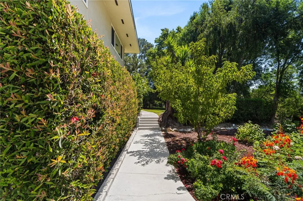 2449 Euclid Cres E Upland, CA 91784
