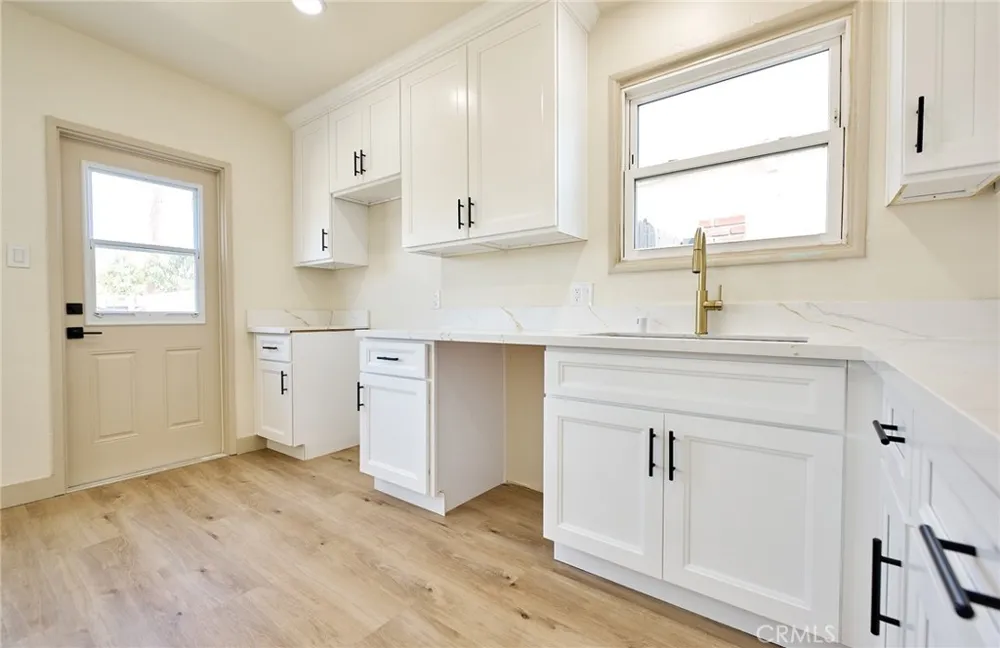 1407 S Hillford Avenue Compton, CA 90220