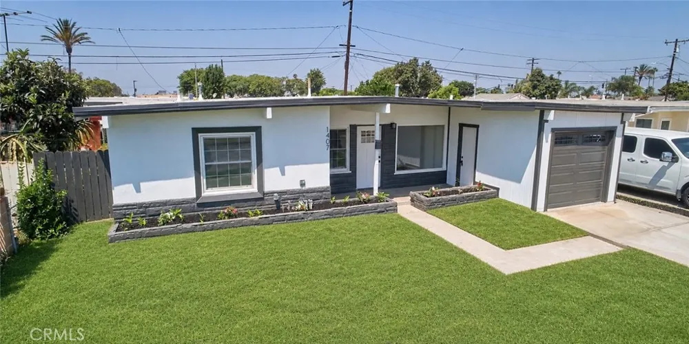 1407 S Hillford Avenue Compton, CA 90220
