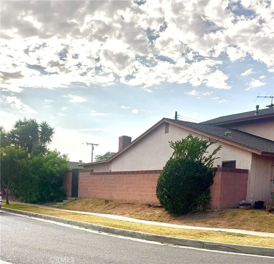 20123 Camba Carson, CA 90746