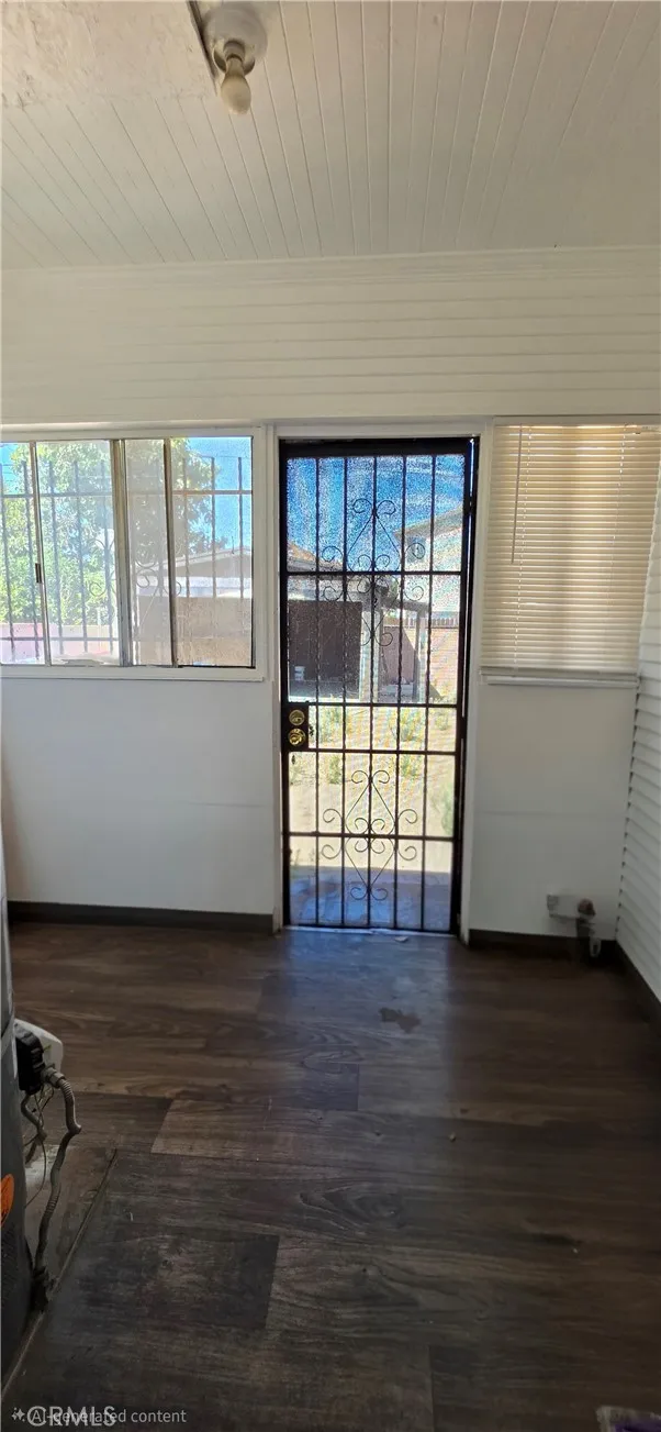 1583 E Martin Luther King Jr Los Angeles, CA 90011