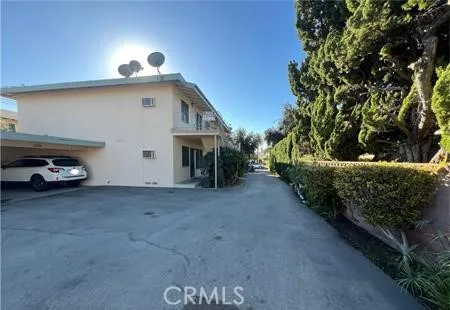 469 E Algrove #6 Covina, CA 91723