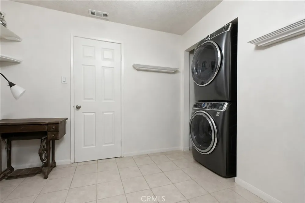 4871 Jackson Street #C Riverside, CA 92503