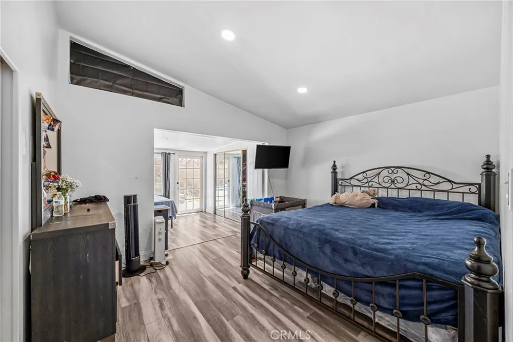 9417 Mango Fontana, CA 92335