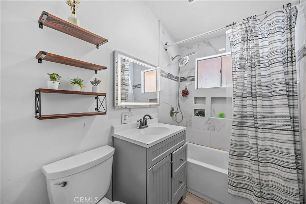 9417 Mango Fontana, CA 92335