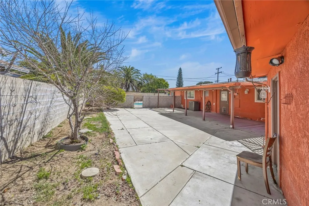 9417 Mango Fontana, CA 92335