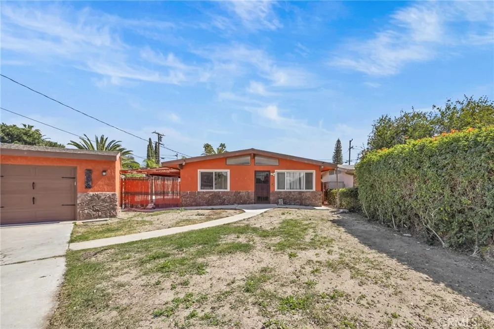 9417 Mango Fontana, CA 92335