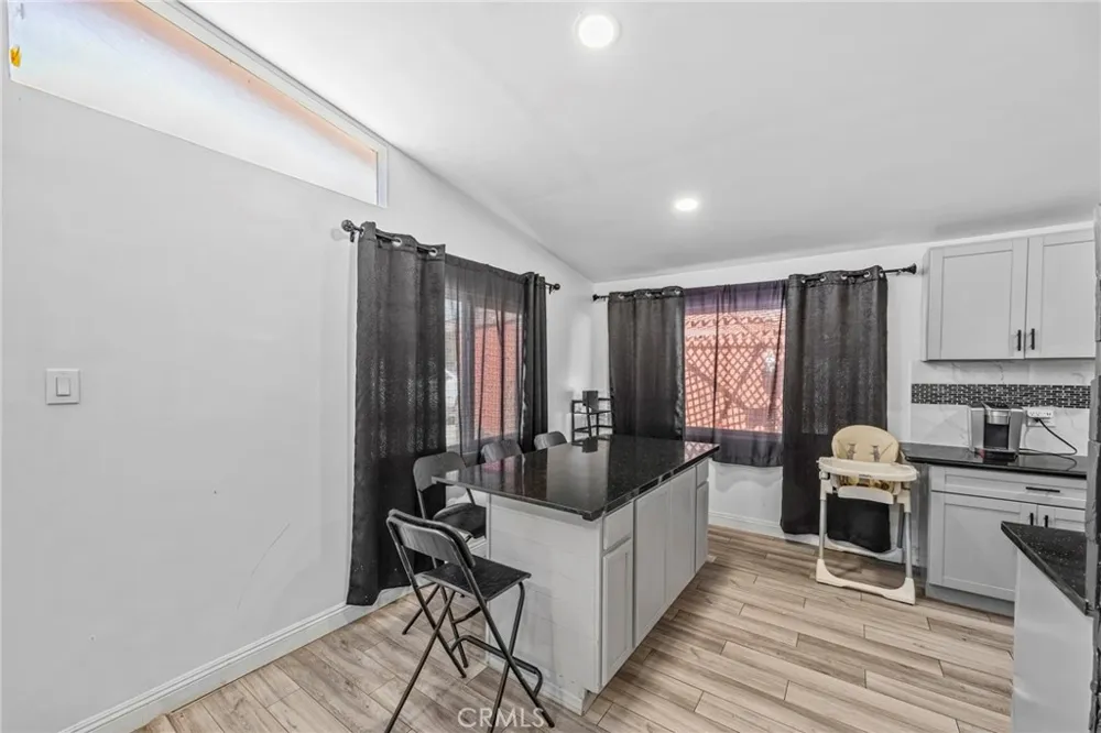 9417 Mango Fontana, CA 92335