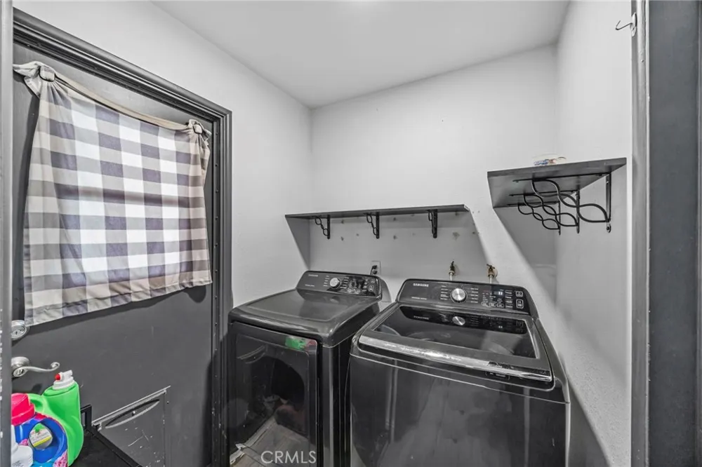 9417 Mango Fontana, CA 92335