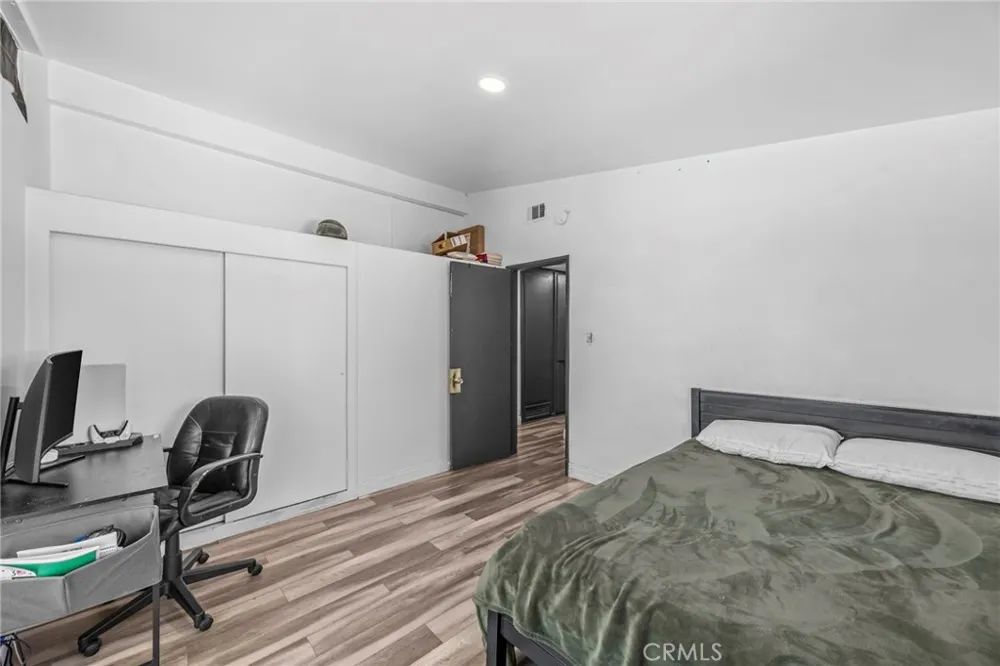 9417 Mango Fontana, CA 92335