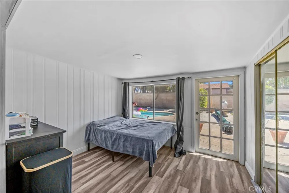 9417 Mango Fontana, CA 92335