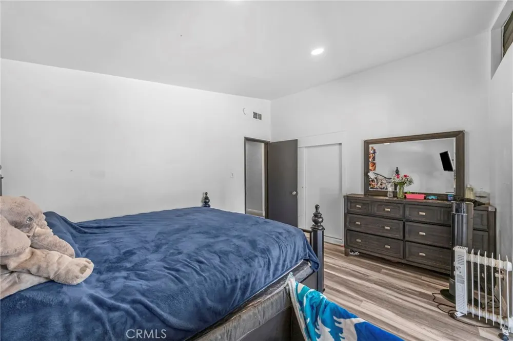 9417 Mango Fontana, CA 92335