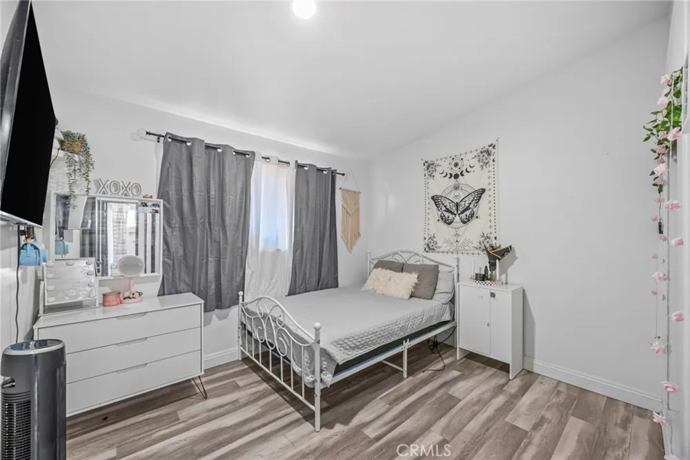 9417 Mango Fontana, CA 92335