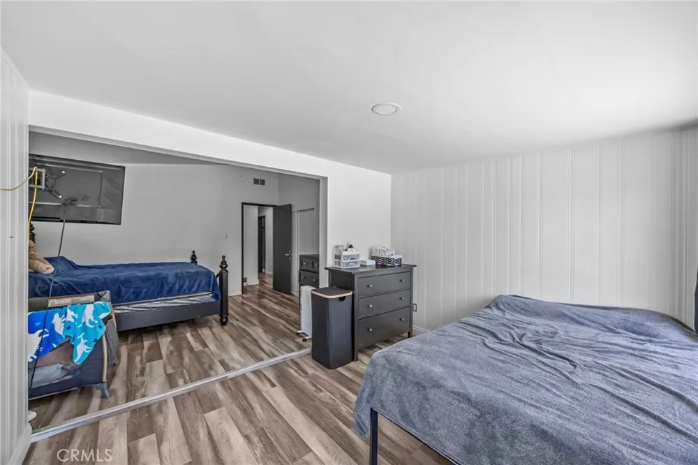 9417 Mango Fontana, CA 92335