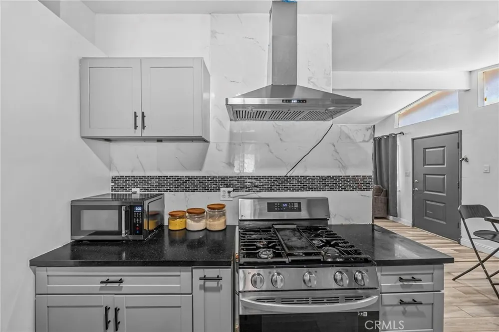 9417 Mango Fontana, CA 92335