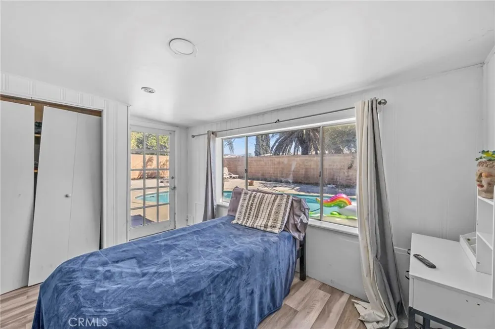 9417 Mango Fontana, CA 92335