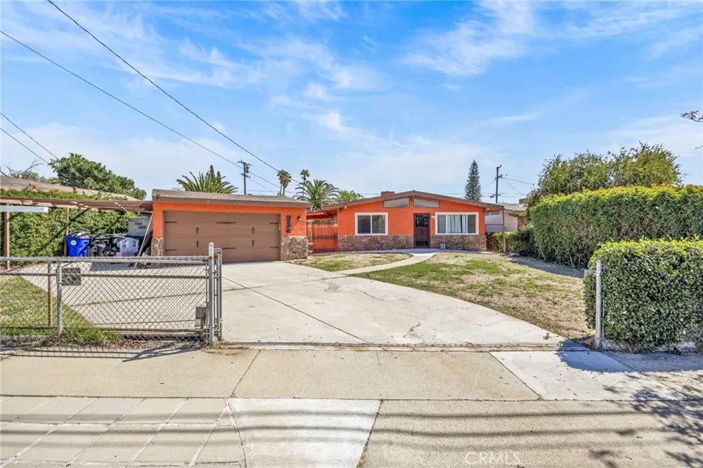 9417 Mango Fontana, CA 92335