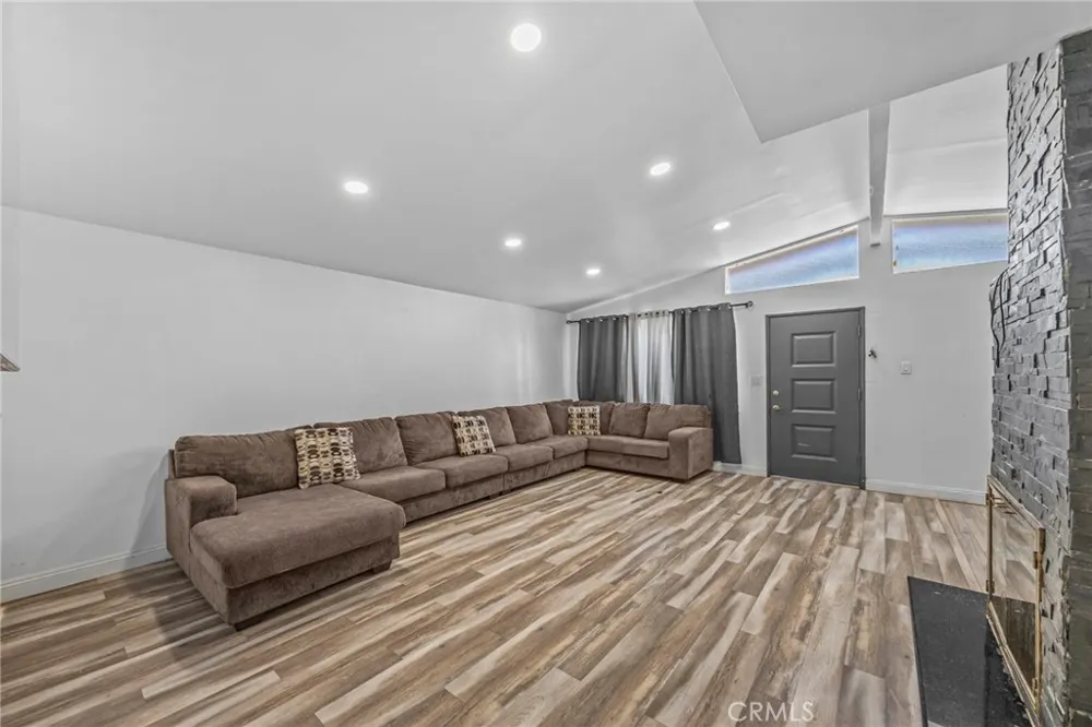 9417 Mango Fontana, CA 92335