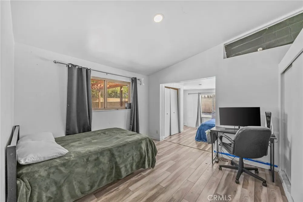9417 Mango Fontana, CA 92335